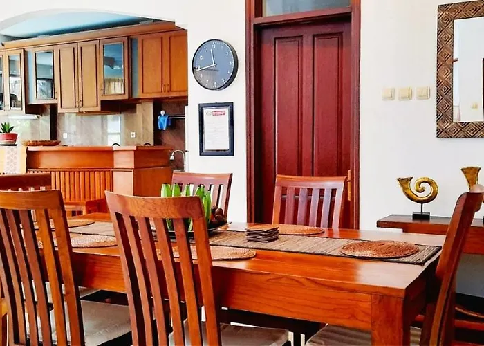 Cantik Regency Villa